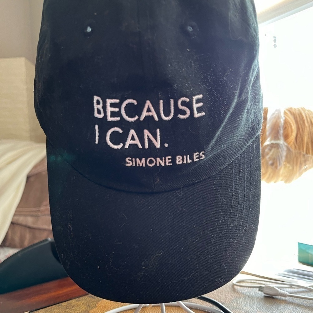 Simone Hat